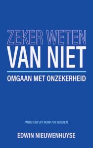 Omslag van Zeker weten van niet: kobaltblauwe voorkant met de titel in witte kapitalen